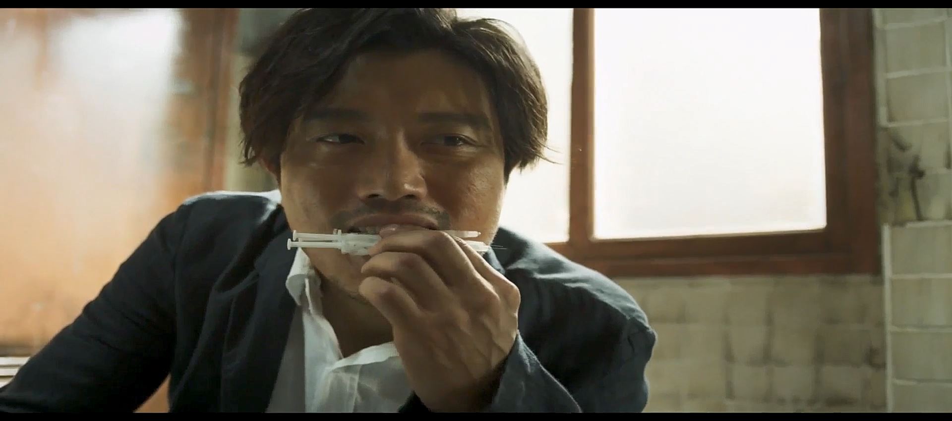 2018. 백수 양아치 킬러 형사 의원 택배기사의 연결고리 머니백
